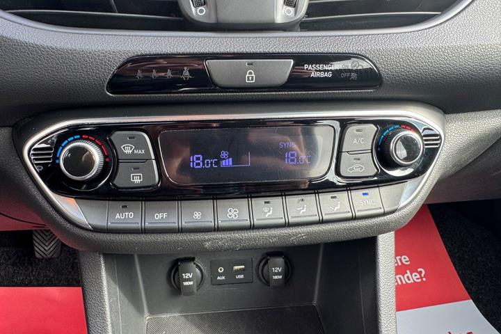 Brun Hyundai i30 fra 2017