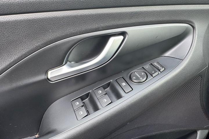 Brun Hyundai i30 fra 2017