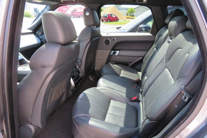 Grå Land Rover Range Rover sport fra 2014