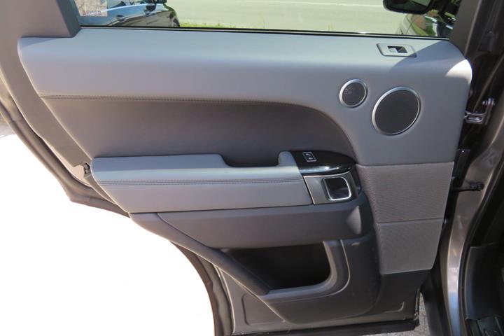 Grå Land Rover Range Rover sport fra 2014