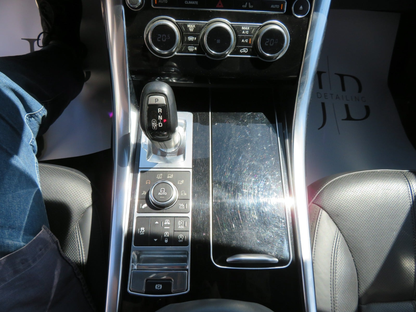 Grå Land Rover Range Rover sport fra 2014