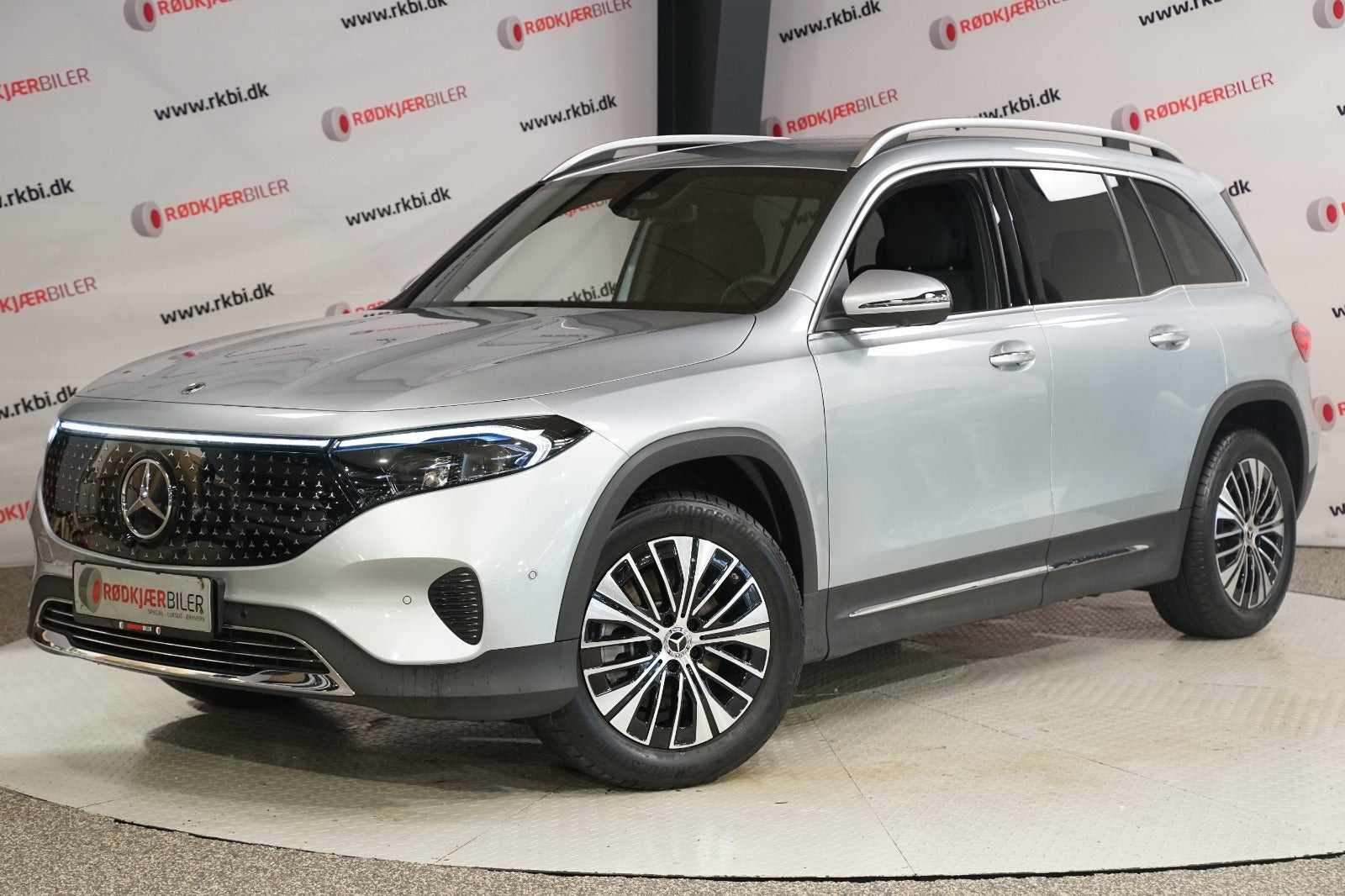 Mercedes EQB250+ Electric Art