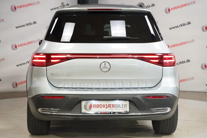 Sølv Mercedes EQB250+ fra 2025