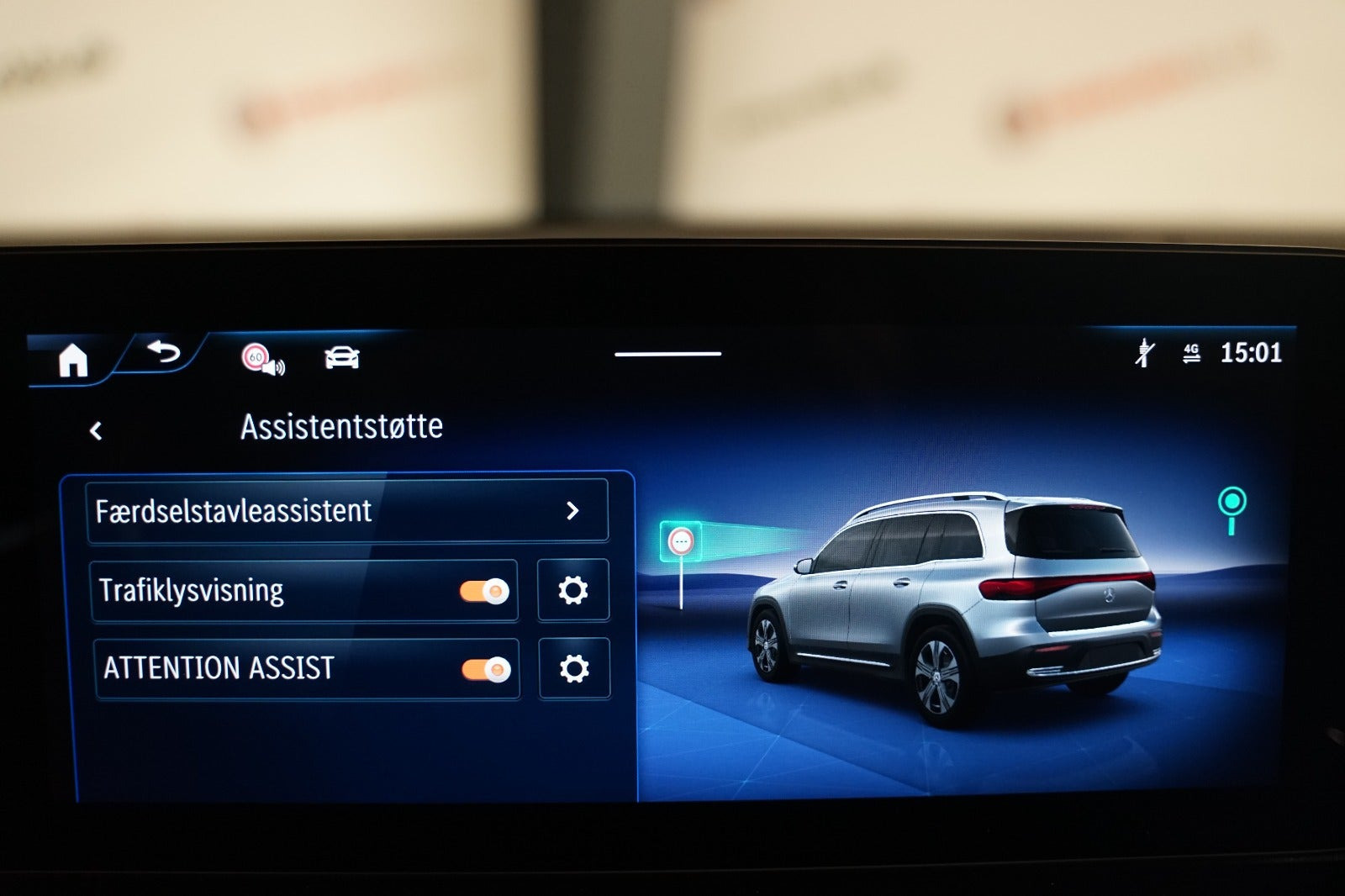 Sølv Mercedes EQB250+ fra 2025