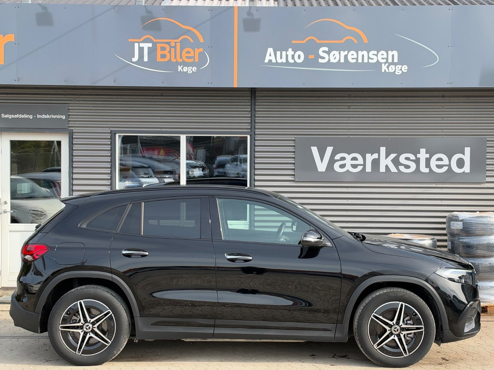 Sort Mercedes EQA250+ fra 2023