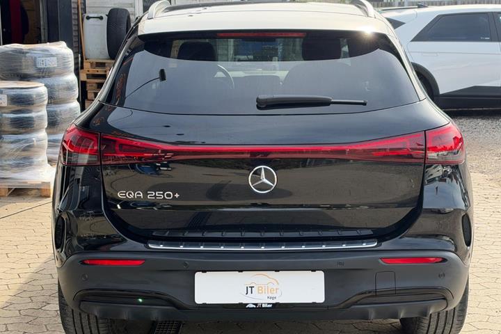 Sort Mercedes EQA250+ fra 2023