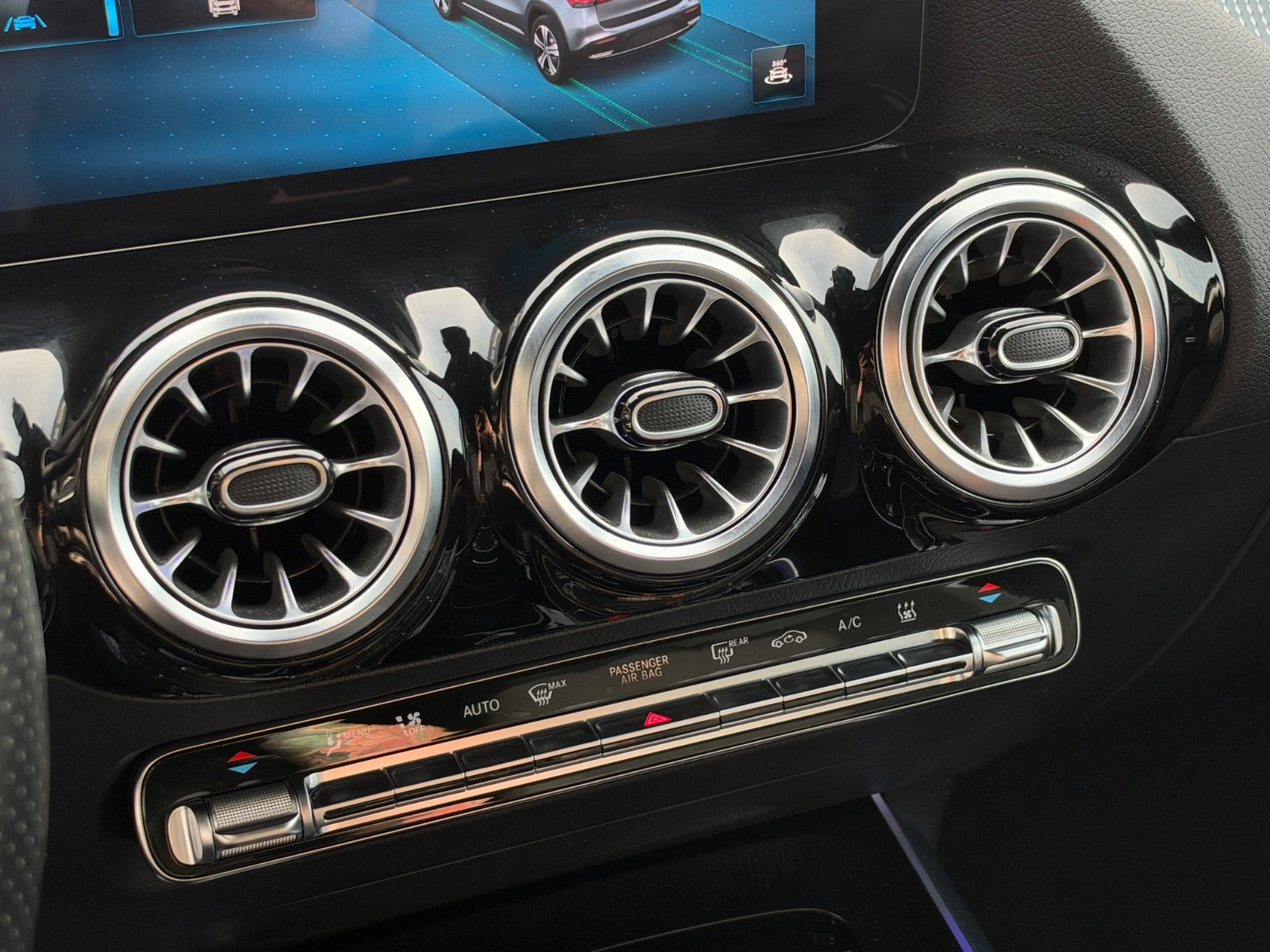 Sort Mercedes EQA250+ fra 2023