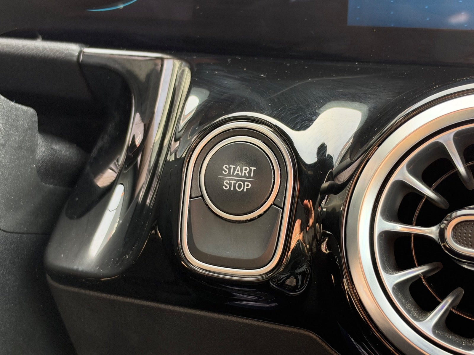 Sort Mercedes EQA250+ fra 2023