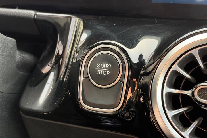 Sort Mercedes EQA250+ fra 2023