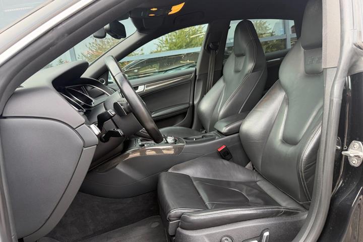 Sort Audi S5 fra 2013
