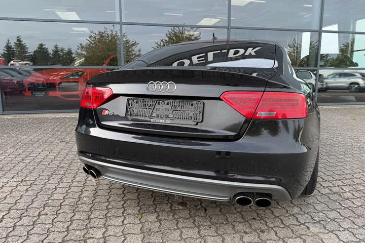 Sort Audi S5 fra 2013