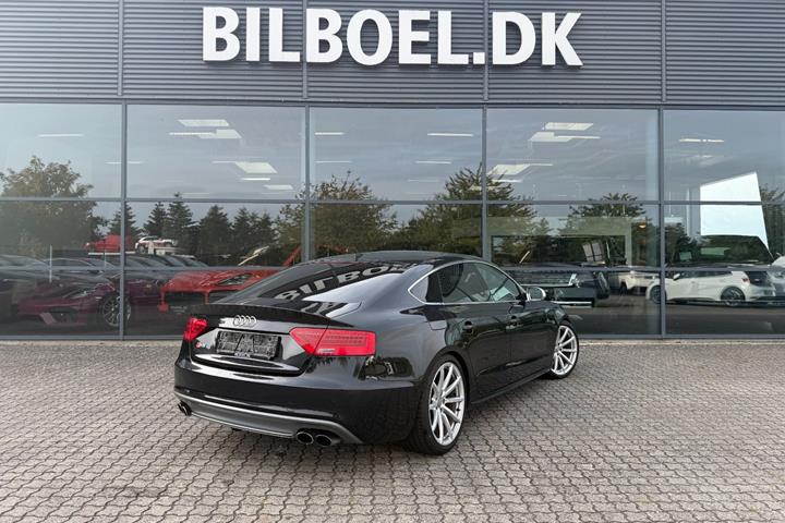 Sort Audi S5 fra 2013