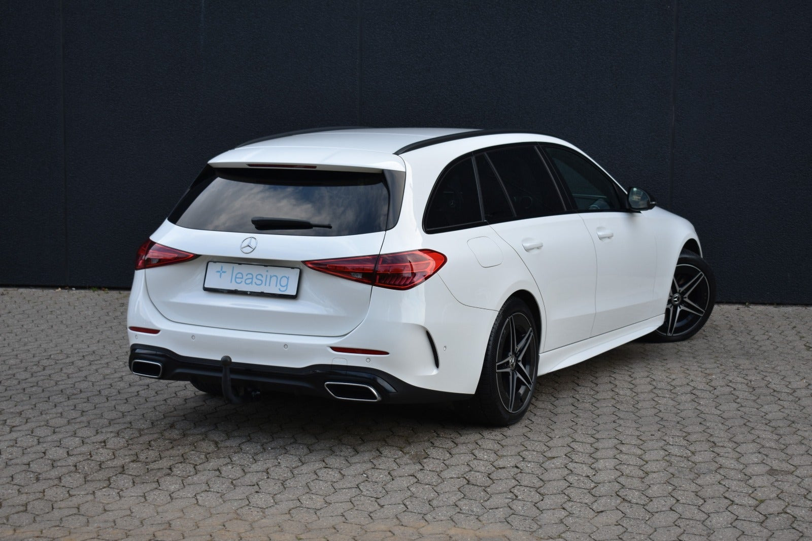 Hvid Mercedes C200 fra 2022