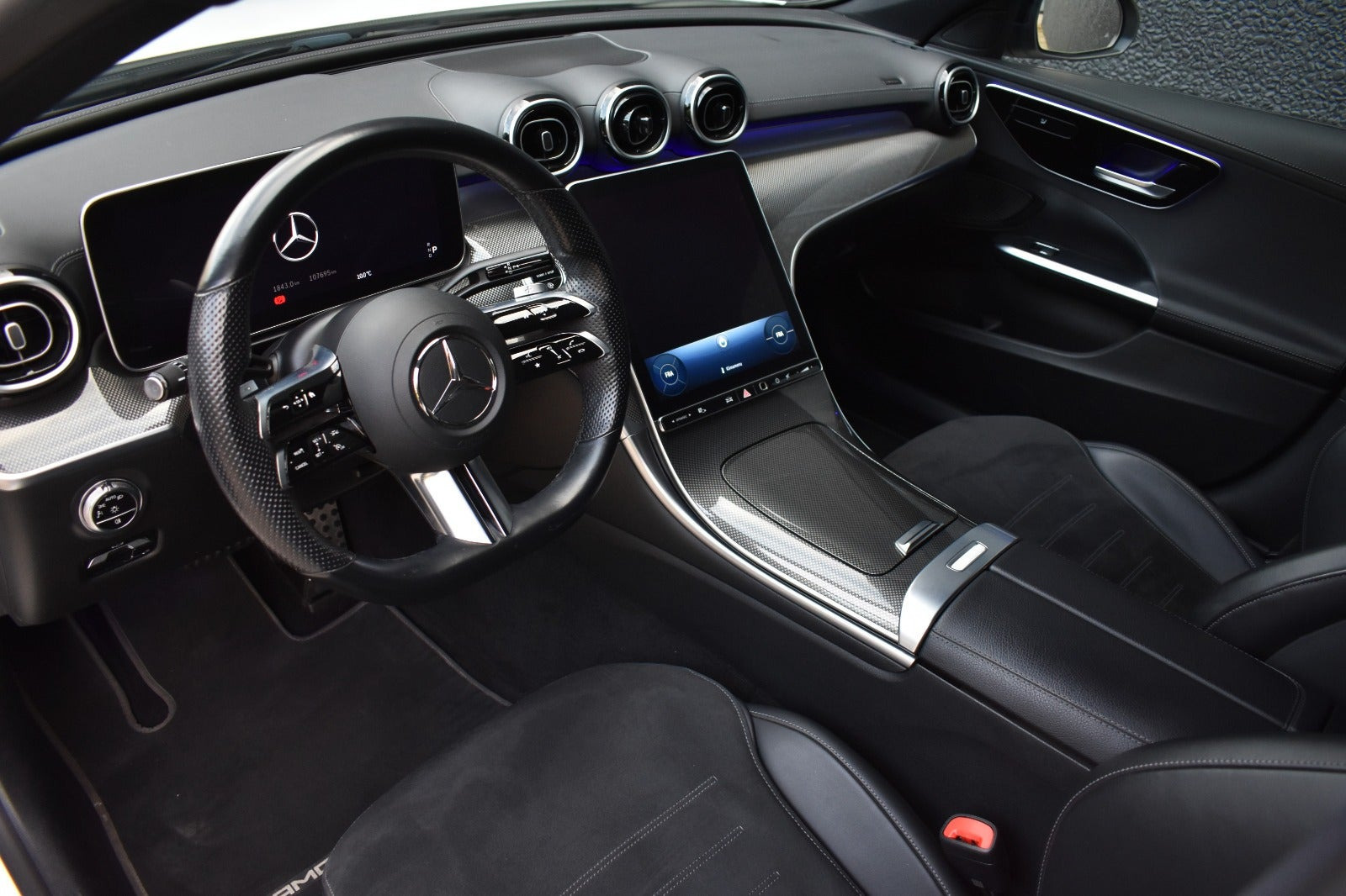 Hvid Mercedes C200 fra 2022