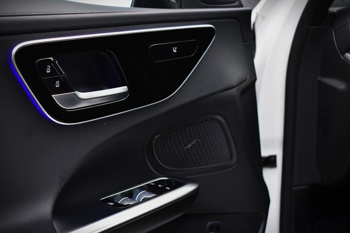 Hvid Mercedes C200 fra 2022