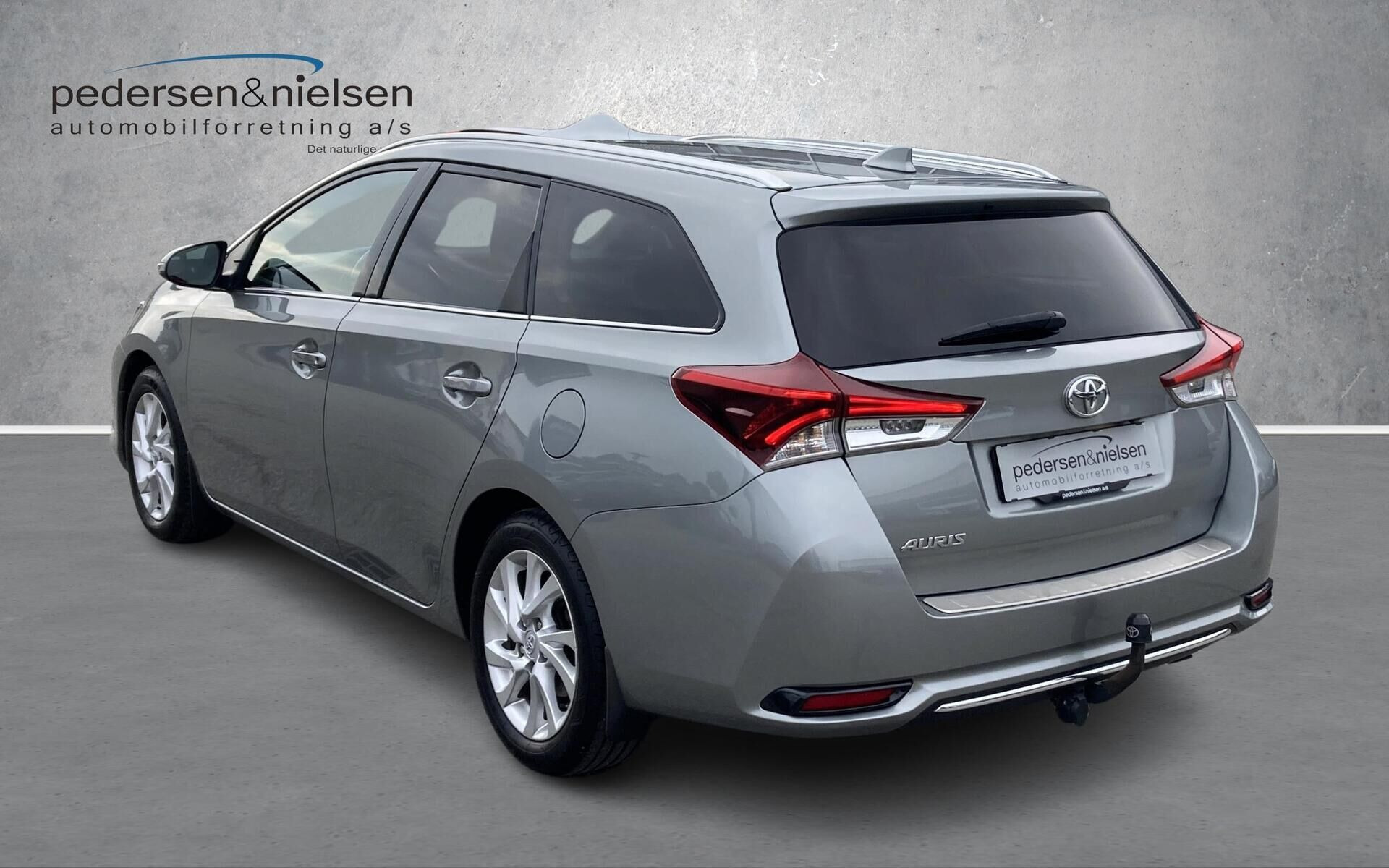 Grå Toyota Auris fra 2019