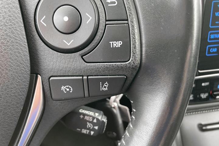 Grå Toyota Auris fra 2019