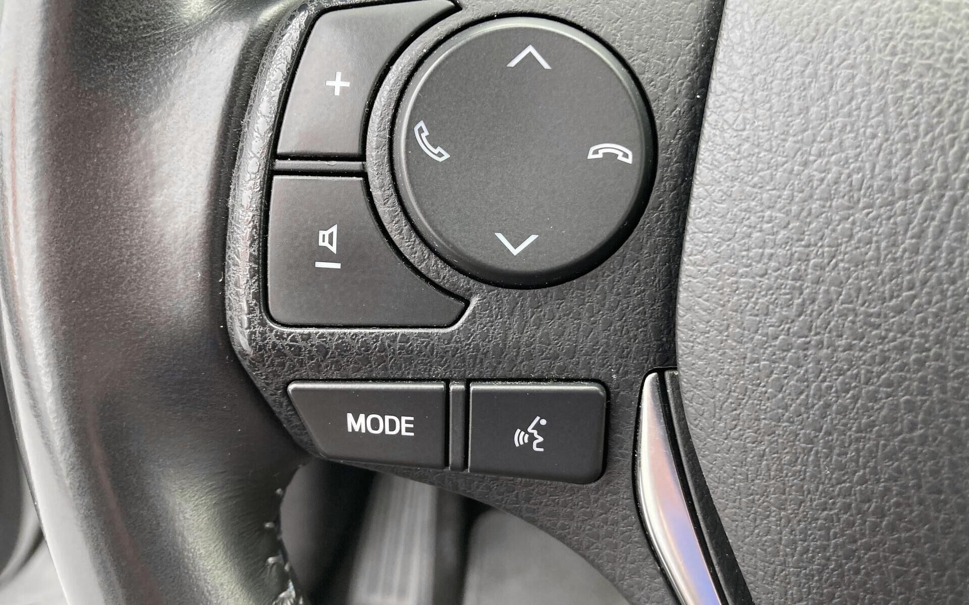 Grå Toyota Auris fra 2019