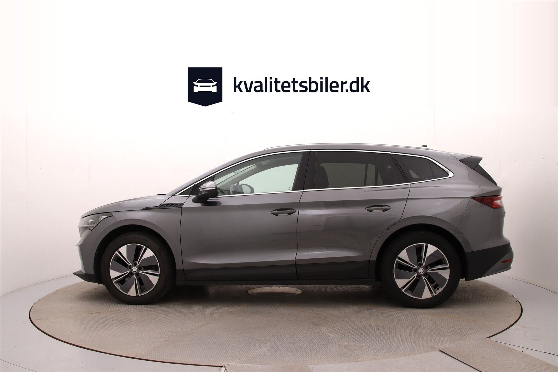 Grå Skoda Enyaq fra 2023