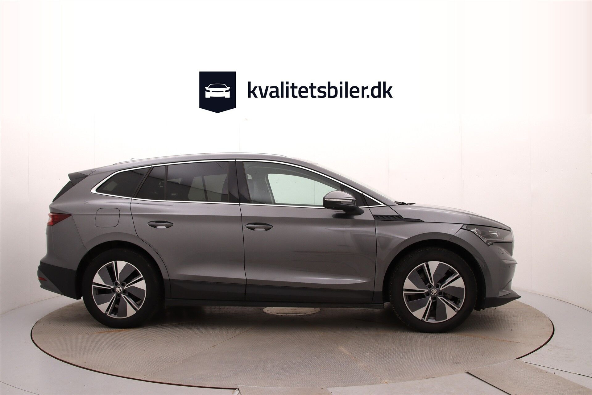Grå Skoda Enyaq fra 2023
