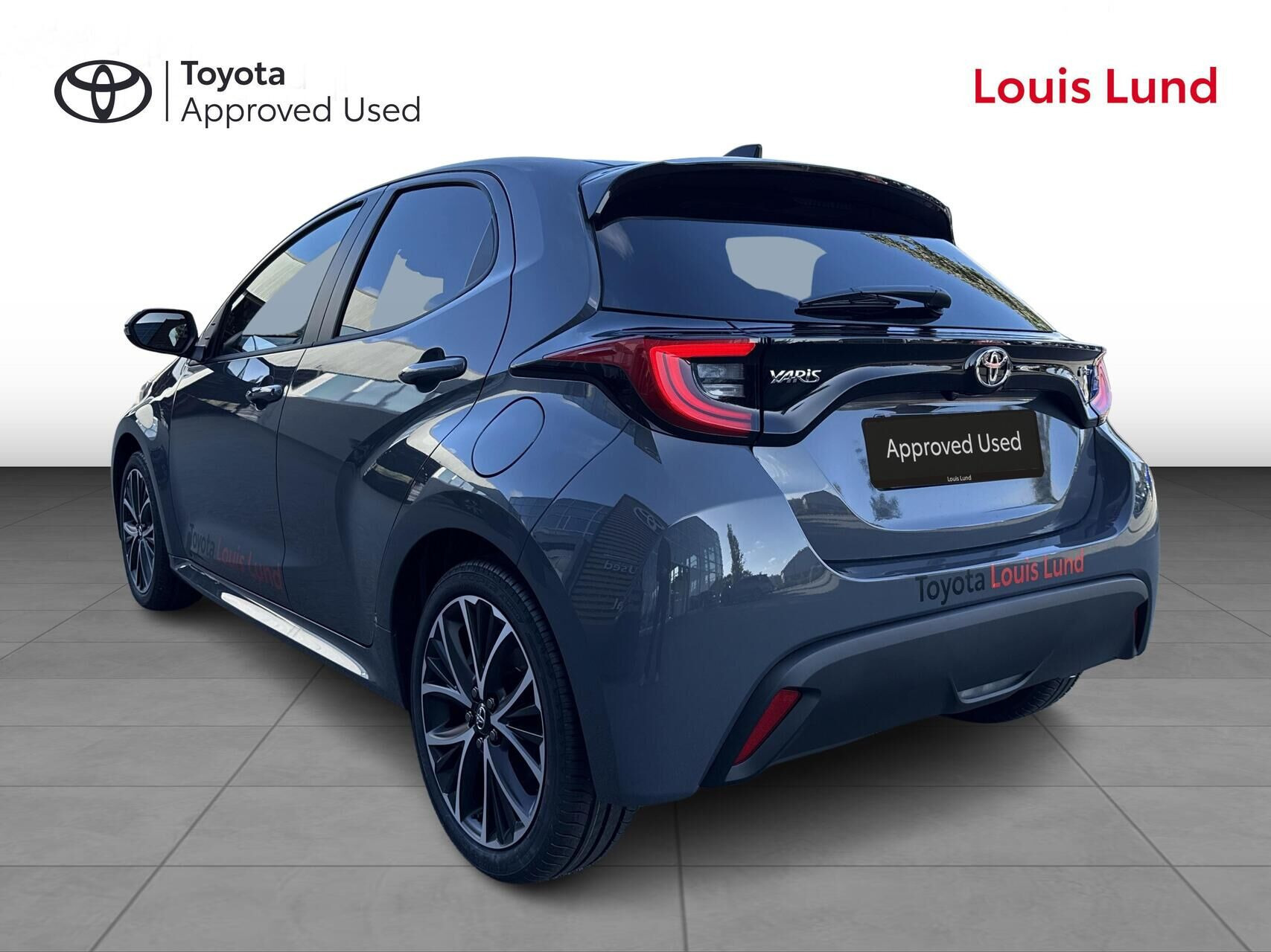 Grå Toyota Yaris fra 2026