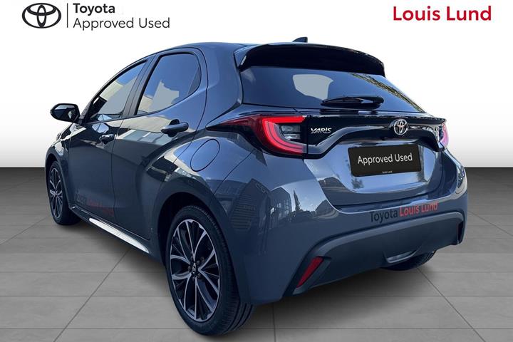 Grå Toyota Yaris fra 2026