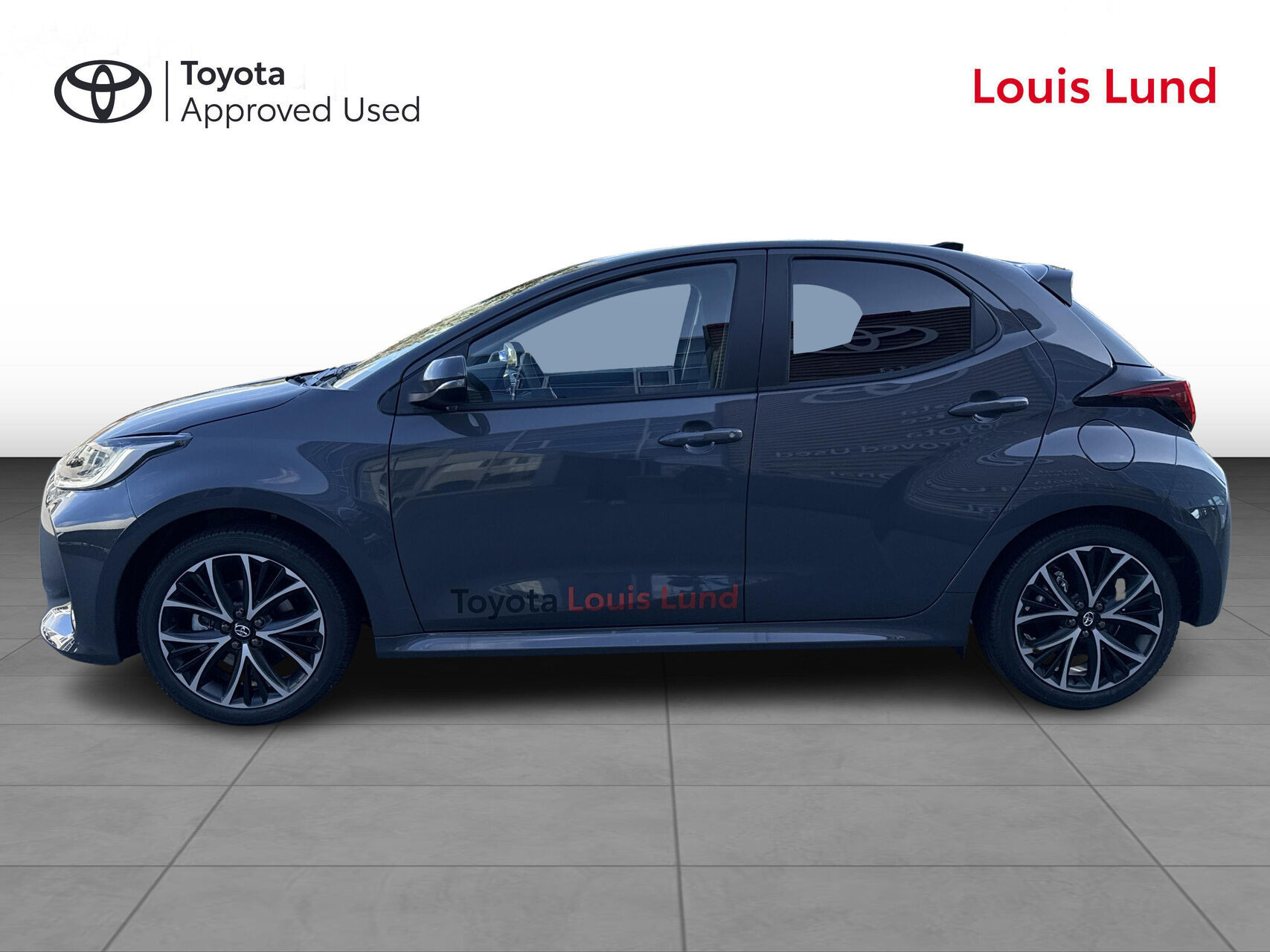 Grå Toyota Yaris fra 2026