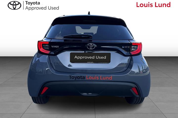 Grå Toyota Yaris fra 2026
