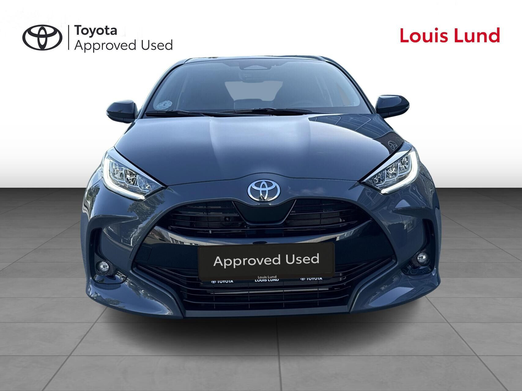 Grå Toyota Yaris fra 2026