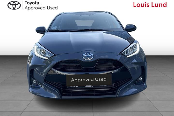 Grå Toyota Yaris fra 2026