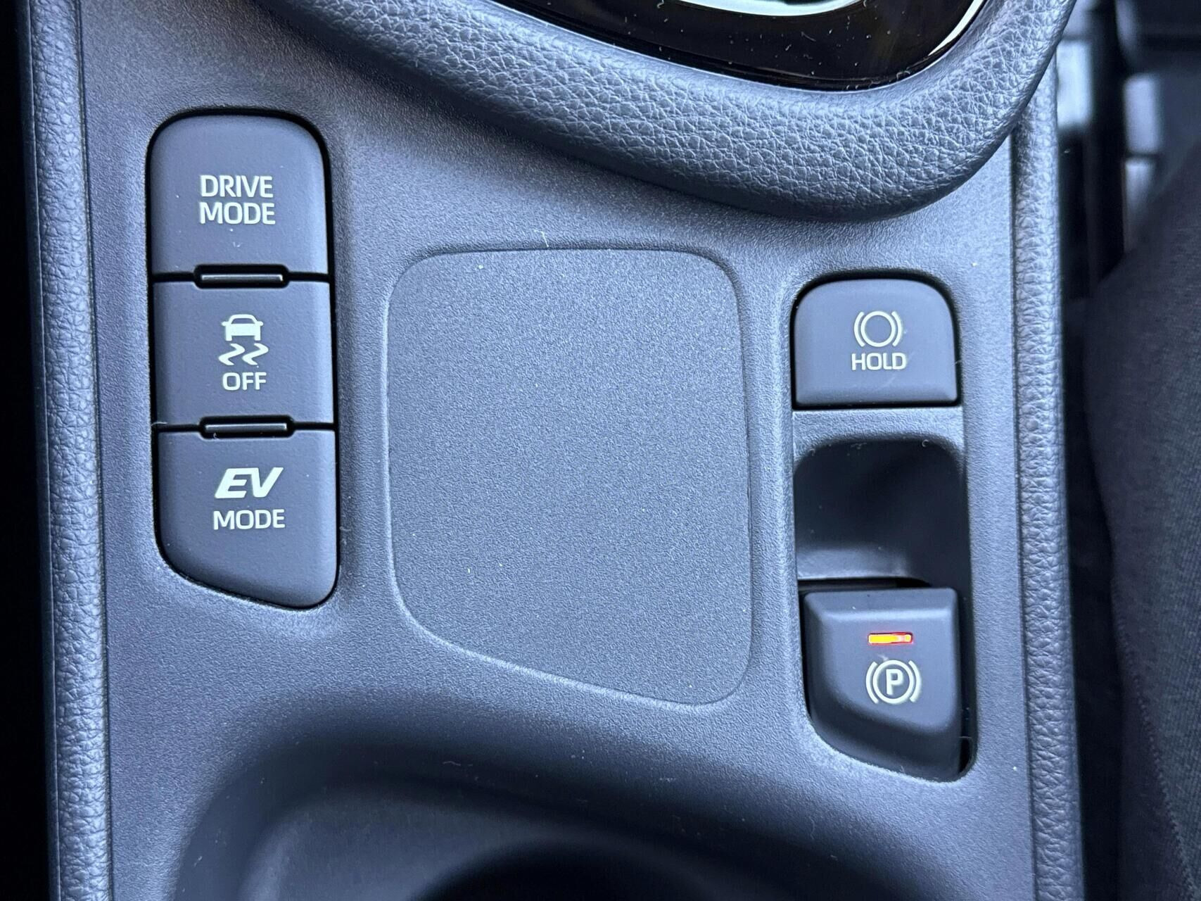 Grå Toyota Yaris fra 2026