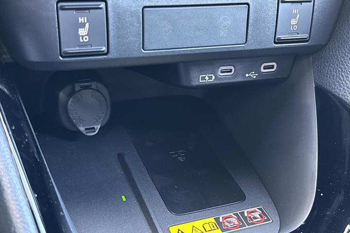 Grå Toyota Yaris fra 2026
