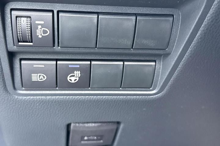 Grå Toyota Yaris fra 2026