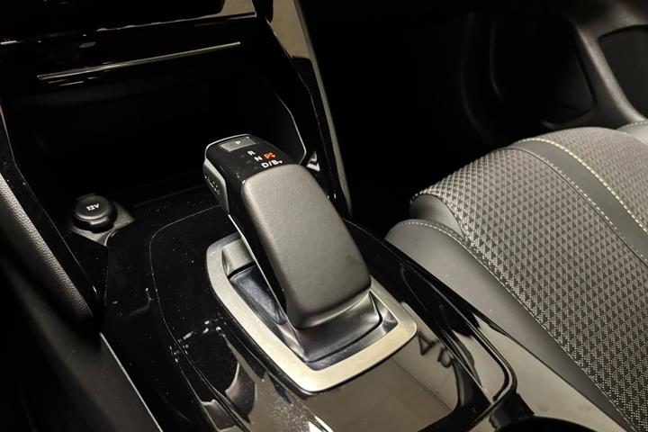 Gul Peugeot e-208 fra 2021