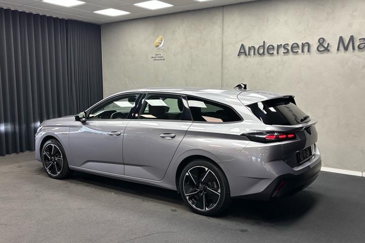 Grå Peugeot E-308 fra 2025