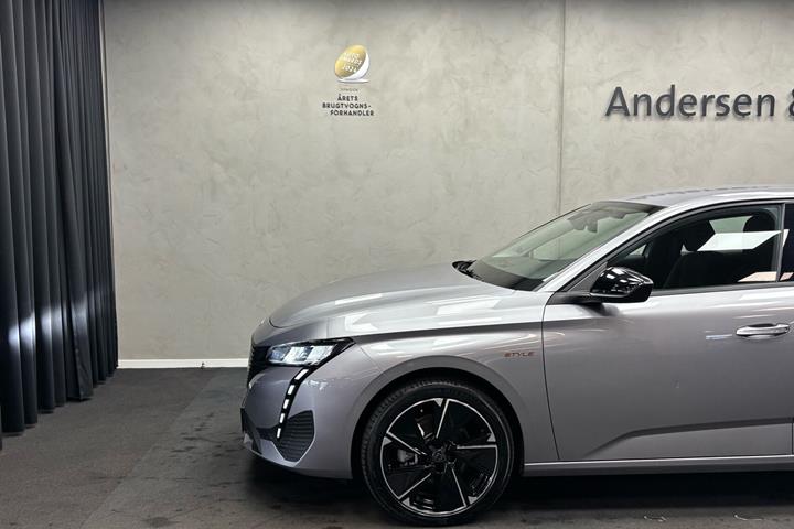 Grå Peugeot E-308 fra 2025