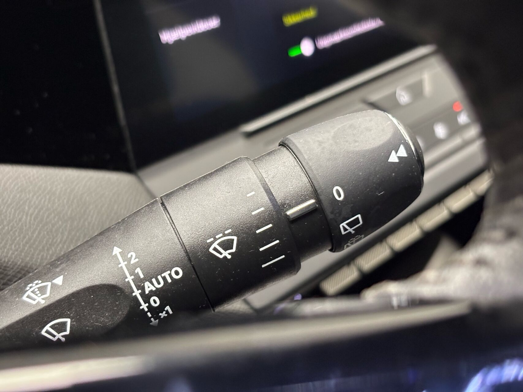 Grå Peugeot E-308 fra 2025