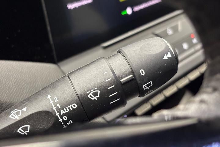 Grå Peugeot E-308 fra 2025