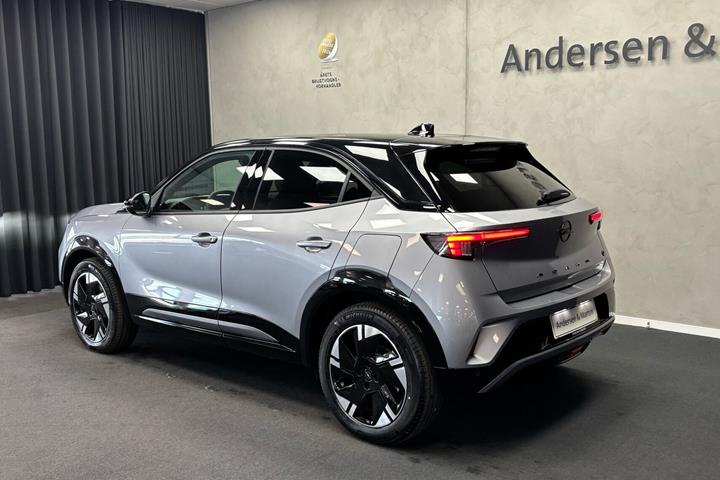 Grå Opel Mokka-e fra 2025
