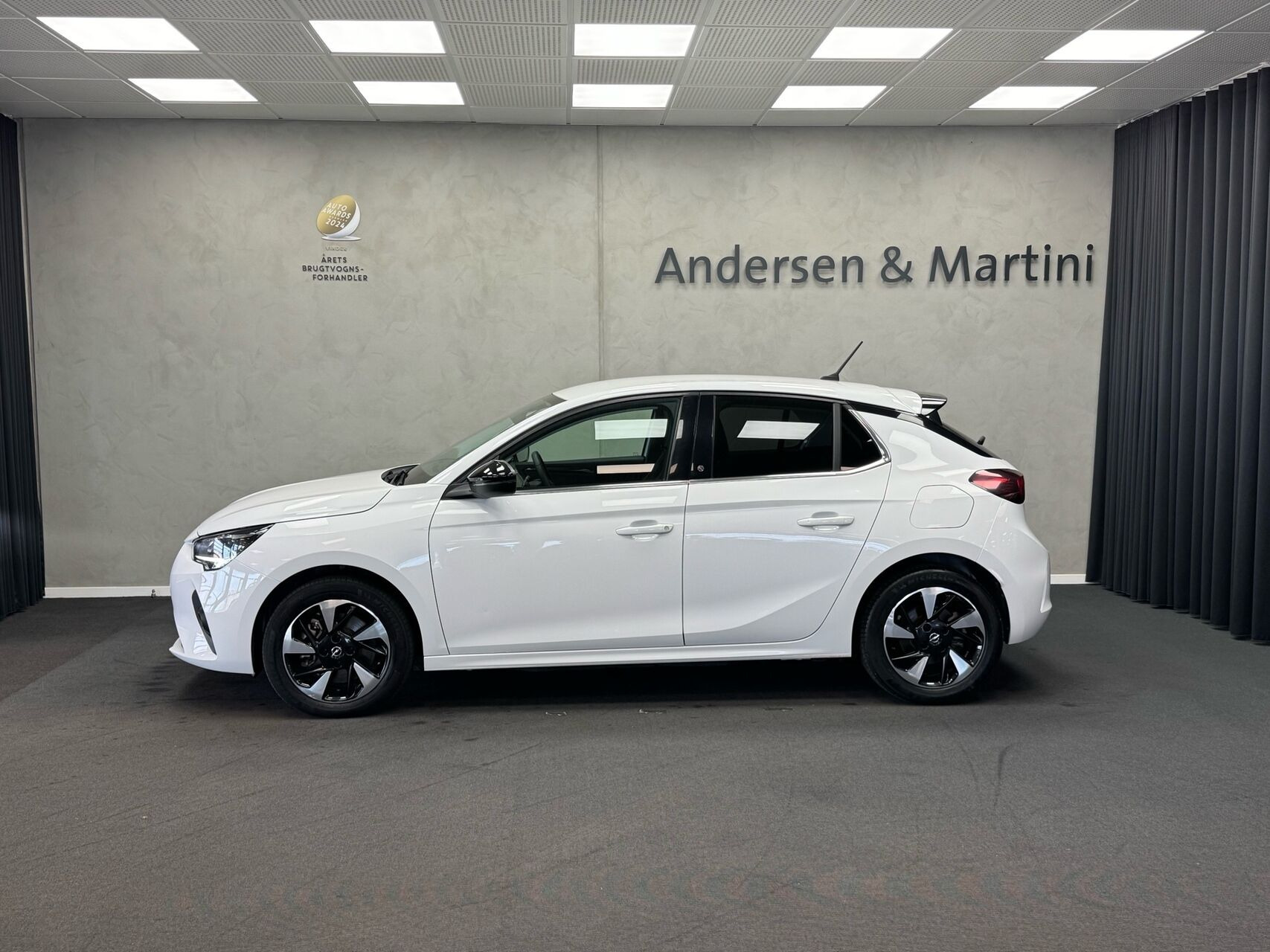 Hvid Opel Corsa-e fra 2023