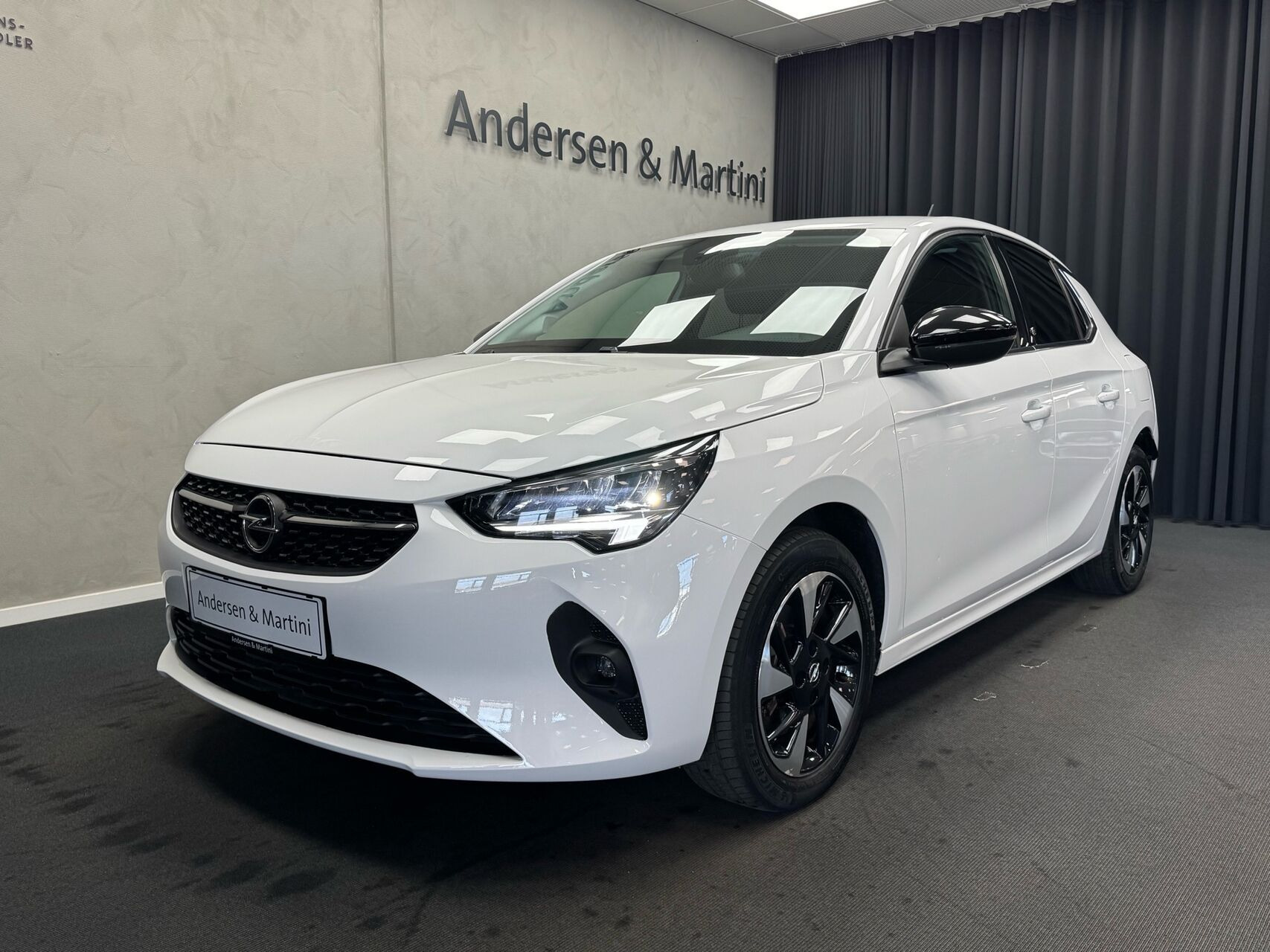 Hvid Opel Corsa-e fra 2023
