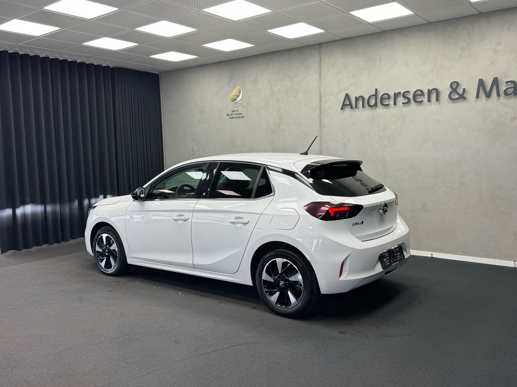 Hvid Opel Corsa-e fra 2023
