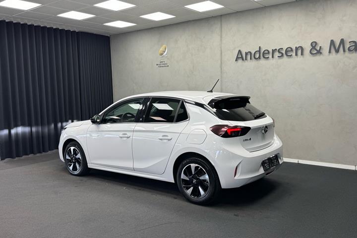 Hvid Opel Corsa-e fra 2023