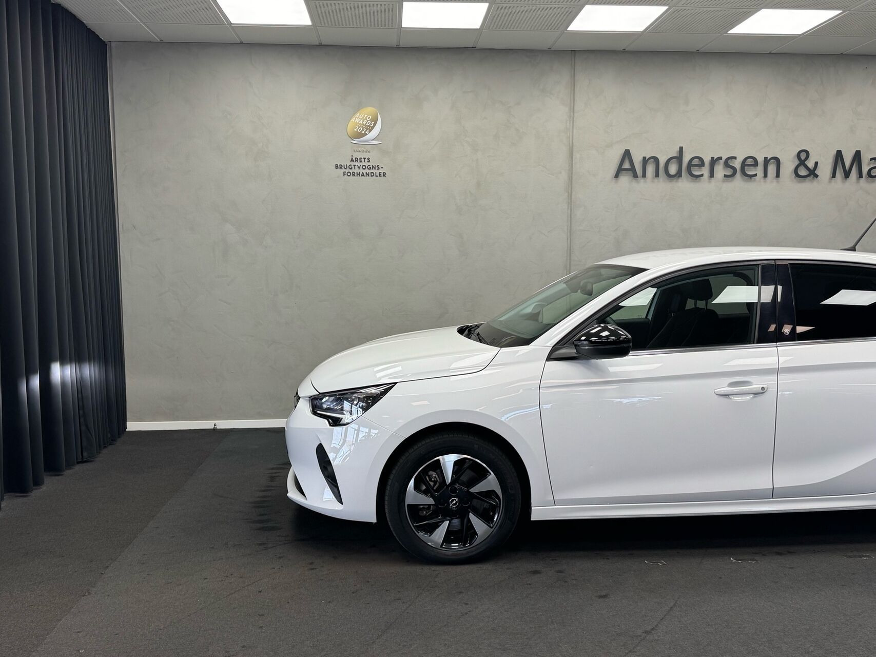 Hvid Opel Corsa-e fra 2023