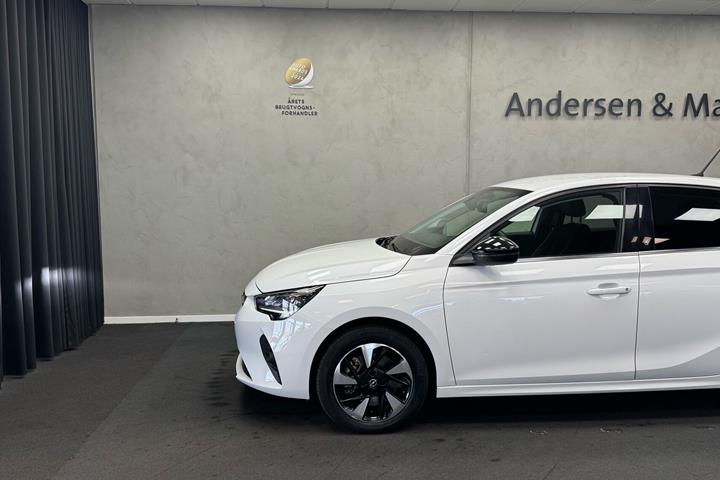 Hvid Opel Corsa-e fra 2023