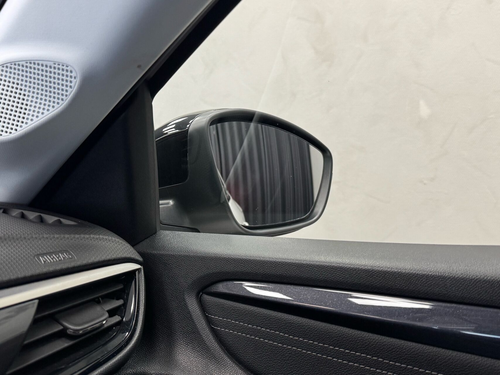 Hvid Opel Corsa-e fra 2023