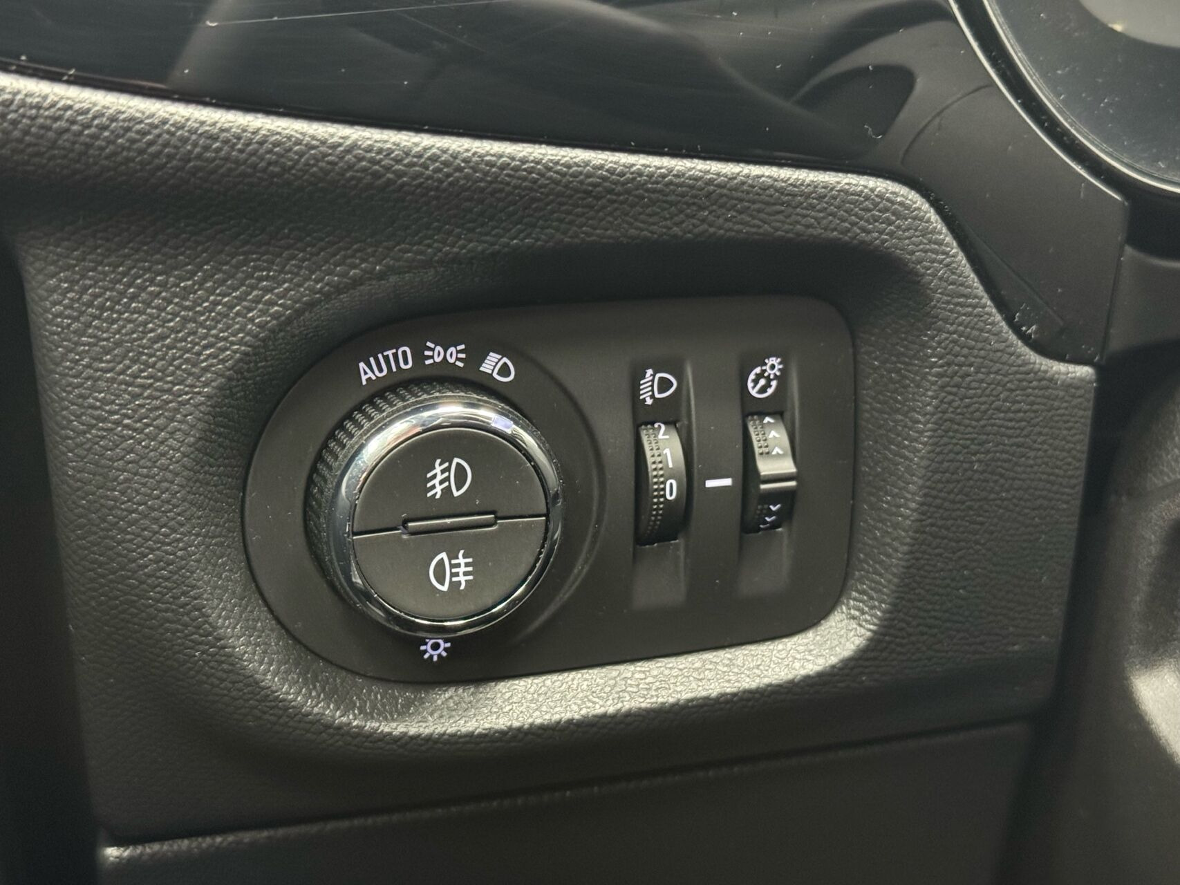Hvid Opel Corsa-e fra 2023