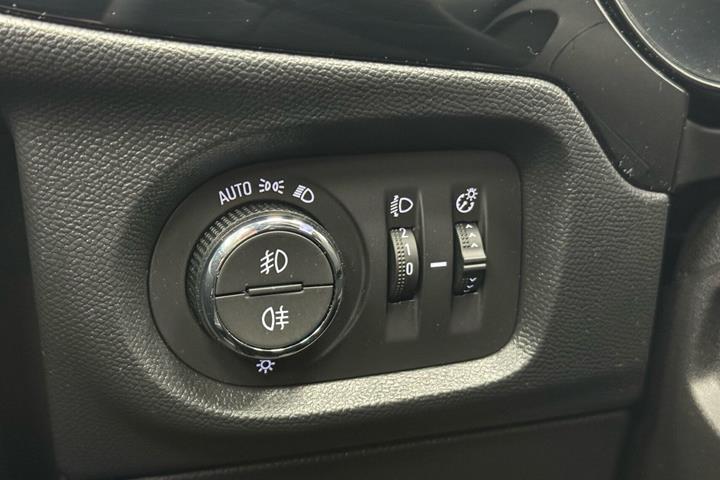 Hvid Opel Corsa-e fra 2023
