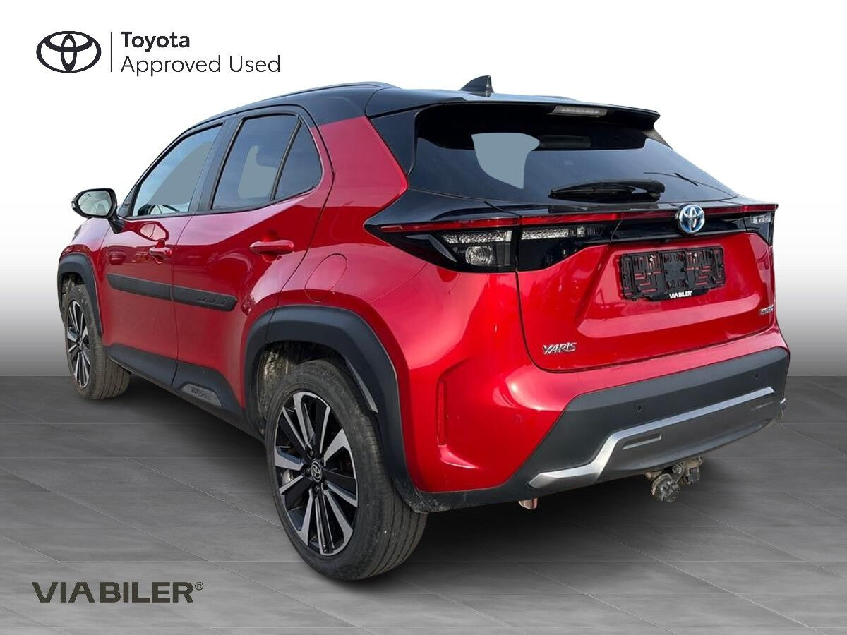 Rød Toyota Yaris Cross fra 2022