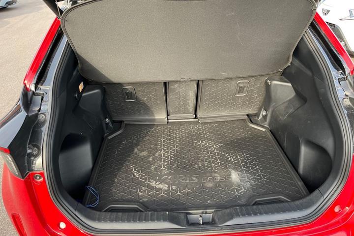 Rød Toyota Yaris Cross fra 2022